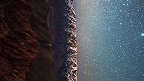 新疆昌吉努尔加大峡谷，春季银河冬升延时。