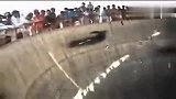旅游-实拍印度死亡之井 把车骑上墙
