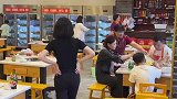 房东开饭店的租客店里没有生意