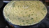 孟买街头，亲眼目睹印度版煎饼果子烹饪过程，你流口水了吗？