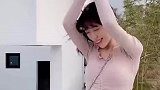小姐姐趁着四下无人，网红花手安排上！