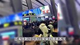 现场画面！五一假期首日堪比春运，各地火车站开启“人潮模式”