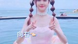 小姐姐的游泳圈与泳衣是配套的吗？太漂亮了
