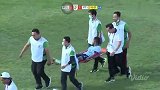医学奇迹···印尼联赛某球员“严重受伤” 抬到场边已能行走