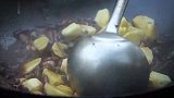 两兄弟吃羊肚火锅，大铁锅煮才够味