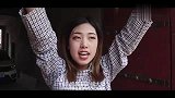 农村大街上，妇女摆摊修剪鼻毛，手艺不精失误频频