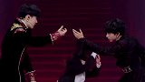 张真源贺峻霖深情演绎双人舞台《红玫瑰》来咯