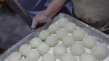 福建福州街头老店煎包，8元5个，皮薄味美，里面塞满了肉
