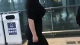 冉莹颖这紧身衣穿的更凸显好身材，邹市明真幸福