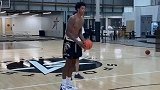 肉眼可见的天赋！奥尼尔儿子轻松起跳完成平筐扣篮