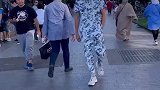 给你个好东西要不要呢，看看路人都是啥反应