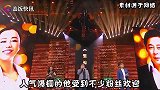 王杰演出突发意外！女粉丝疯狂冲上台欲强抱，被一把拽回摔下台