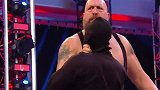 太猛！WWE巨星BigShow秒杀黑衣人