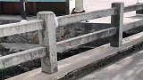 猴哥又出来打劫了，拿着棒子都被抢了