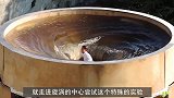 如果人不小心掉进漩涡，会被吞掉吗？老外亲测结果令人意外了