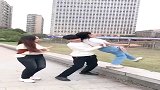 本是见义勇为，结果看到这样，小伙和女友吵了起来！