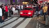 超级豪车福特眼镜蛇,闹市中表演烧胎