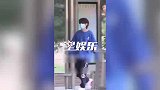 鹿晗和两位美女酒吧玩通宵，工作室回应耐人寻味，网友评论亮了