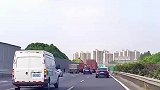 高速上小货车突然180度掉头，后车：你是有什么话对我说吗？
