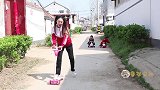 童年短剧：虎妹自己弄丢滑板车，结果却误会小伙伴们，过程真搞笑