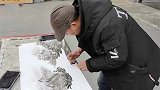 陕西西安：以手为笔作水墨画！大叔苦练20年画出绝美山水