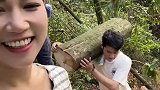妈妈介绍的对象，跟着我爸一起砍柴