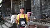 丫丫做牛肉麻婆豆腐，米饭裹上汤汁太好吃，大口大口吃，真过瘾