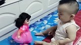 给宝宝买了一个玩具，接下来这一幕，看完不许笑！