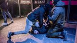 荷兰“40年来最严重骚乱”仍在持续 商店被洗劫警察逮捕示威者