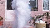 零下196℃的液氮与开水碰撞会发生什么？真正的冰火两重天