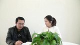 父亲过生日，儿子却手机关机，儿媳好奇去查看，推开公司门站住了