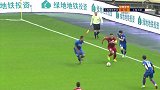 这身体素质真爆炸！ 胡尔克抗飞张璐遭瓜林犯规