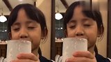 孙莉晒多妹视频大眼灵动多多为妹妹做奶茶超暖心！