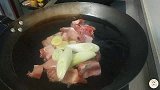 土豆排骨焖饭，一个电饭锅就搞定，美食猫吃得真过瘾