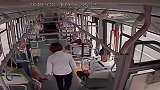 济南一男子庆生喝通宵酒 早晨上班晕倒在公交