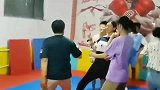 女子防身术，躲闪与格挡同步完成紧接起动逃脱