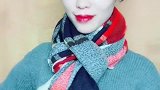 这个围巾小姐姐火了，围巾搭出冬天的感觉，真是美到家了