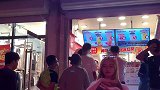在这个炮火连天 好运连连的晚上 我守住了香河最后的单纯 我为纯情打卡我为朋友圈站岗