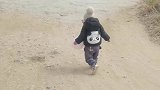 宝宝回老家，第一件事就是去找爷爷