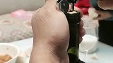 第一次喝红酒，瓶盖都打不开，太丢人了！