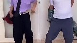 七彩童年：姐姐和爸爸在跳什么呢