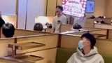 这是海底捞工作人员第一次感受到了社恐