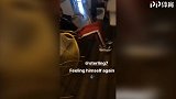 大英吐饼神锋放飞自我 潮服不敌二郎腿撩人