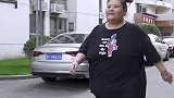 别看我以前是个518斤的大胖子，但现在不同了～变成了中胖子，哈哈我终于下300了，爱你们逆袭