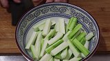 丝瓜我只服这种做法，加一块豆腐，香气四溢，上桌连汤汁都不剩