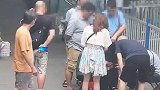7人围观大师算命6人是托 骗钱后大师嘱咐：向前走别回头