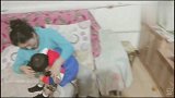 两岁宝宝感冒，妈妈喂药就是这么简单粗暴