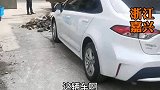 小区内私家车乱停放，铲车“豪横教育”，将垃圾倒在其前后