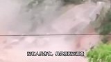 河边一5层空楼整体倒塌，整楼突然下坠“一头栽”河里！官方回应