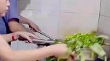 真是一代更比一代强，把旁边的老爸看傻了